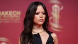 Jenna ortega robot nelle prime immagini di klara e il sole, adattamento sci-fi bestseller
