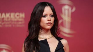 Jenna ortega robot nelle prime immagini di klara e il sole, adattamento sci-fi bestseller