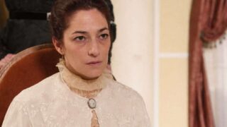 Eugenia rapisce Andres e si lancia nel vuoto: il tragico finale dopo la promessa e la follia al battesimo