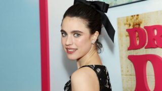 Margaret qualley e callum turner nel remake del cult horror del 1981