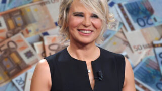 Cifra choc compenso di Maria De Filippi svelato per il suo lavoro a mediaset
