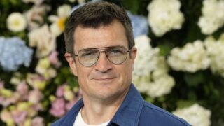 Nathan fillion serie cult sci-fi ritorna in streaming dopo aggiornamento importante del franchise