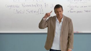 Rooster: la nuova commedia hbo che unisce umorismo e lavoro come the office