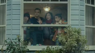 Greta lee e wagner moura nelle prime immagini di the last house: cosa aspettarsi dal film