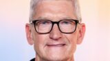 Tim cook lascia il ruolo di ceo apple: confermato il  successore dopo 15 anni