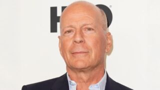 Bruce willis action thriller pieno di problemi di produzione diventato un successo su netflix 33 anni dopo