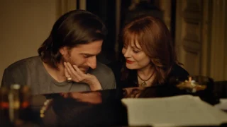 Luca Marinelli Alicia Vikander Susan Sarandon prime immagini di The Echo Chamber di Andrea Pallaoro
