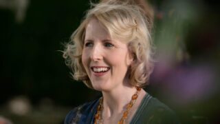 Agatha christie cast felicity jones nel  film giallo di mistero