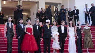 Pedro Almodovar conquista il tappeto rosso di Cannes 79 con il cast di Amarga Navidad