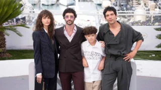 Cannes 2026 cara delevingne e diego calva al photocall di club kid