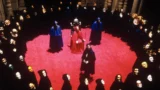 Eyes Wide Shut: chi si nasconde sotto al Mantello Rosso
