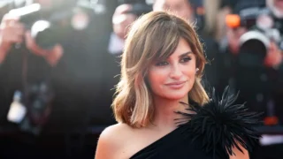 Penelope Cruz torna a Cannes 79 e conquista il tappeto rosso