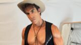 Sacha Baron Cohen muscoli in pantaloni di pelle: i fan restano senza parole