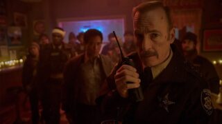 Bob odenkirk in una scena con sparatoria totale in normal clip