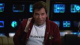 Star Trek Lower Decks battaglia legale sulla t-shirt di Captain Kirk Go Climb A Rock