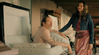 New duffer bros series: paralleli con stranger things spiegati dagli attori e creatori, golf cart invece di biciclette