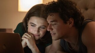 Off campus, ella bright e belmont cameli difendono le scene intime