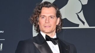 Henry Cavill Highlander  look scozzese da Connor MacLeod nelle foto dal set