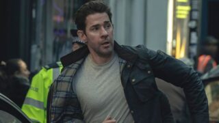 Jack ryan: cosa succede 8 anni dopo con john krasinski e come cambia la storia rispetto a harrison ford