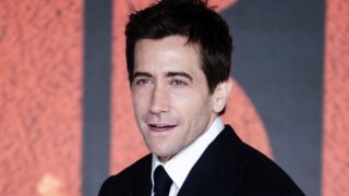 Guy richie e jake gyllenhaal thriller r vietato ai minori recensioni e divisioni tra pubblico e critica su rotten tomatoes