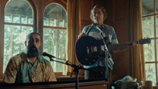Mads mikkelsen pensa di essere john lennon nell clip di the last viking