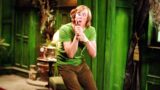 Netflix scooby-doo nuova serie svelato il look completo di shaggy con la maglietta verde iconica