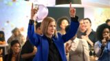 Rosamund Pike Netflix fantasy remake cambia tutto: cosa dice regista e cast rispetto alloriginale