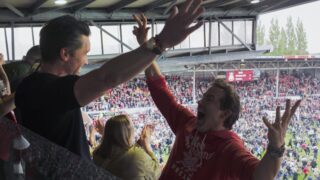 Ryan Reynolds e Rob McElhenney come l’inizio di welcome to wrexham stagione 5 racconta il cuore della squadra
