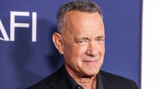 Tom hanks perché continua a recitare e produrre film e serie tv sulla seconda guerra mondiale da 28 anni