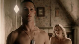 Tom hardy ruolo di debutto nella tv nel grande dramma storico