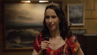 Widow’s bay episodio 4 riassunto: la festa alcolica di patricia scatena nuovi guai per l’isola