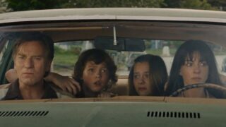 La fine di oak street: trailer ufficiale con anne hathaway e dinosauri minacciosi