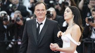 Quentin Tarantino elogia The Rip e attacca Hollywood: fabbrica di salsicce senza sapore