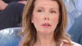 Cinzia Paolini gesto per Maria De Filippi dopo Uomini e Donne: scatta la polemica