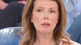 Cinzia Paolini gesto per Maria De Filippi dopo Uomini e Donne: scatta la polemica