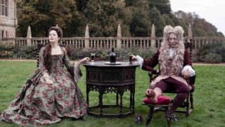 Claire foy pronta a ridare il nome di famiglia nella clip di savage house
