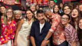 Fiorello Amadeus torna in Rai e scherza su Sanremo 2027 con De Martino e gli ospiti