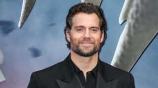 Guy ritchie e henry cavill lanciano in uscita oggi il  thriller r-rated the grey vietato ai minori 18