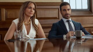 Jennifer Lopez e Brett Goldstein: la commedia romantica Netflix più piccante e il meme del 2025 che l ha influenzata