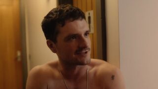 Josh Hutcherson incontro in corridoio imbarazzante nella clip di Let’s Love