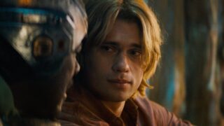 Masters of the universe star nicholas galitzine ricrea il meme del principe adam di 21 anni fa
