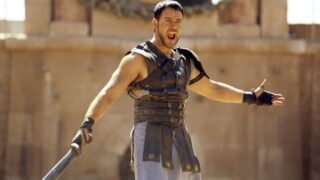 Russell crowe lotta contro un gladiatore che quasi rovina la vendetta di maximus in ridley scott