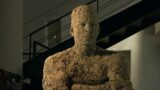 Prime video conferma il design di sandman per la nuova apparizione di spider man
