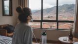 Chiara Ferragni con la maschera per l’ossigeno in Perù