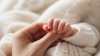 Stefano Accorsi papà per la quinta volta: è nato Davide